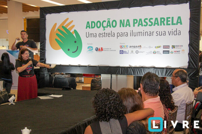 Adoção na Passarela-9