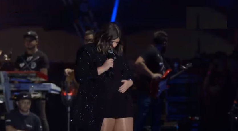 "Esse é o primeiro Caldas Country do Léo", disse a cantora