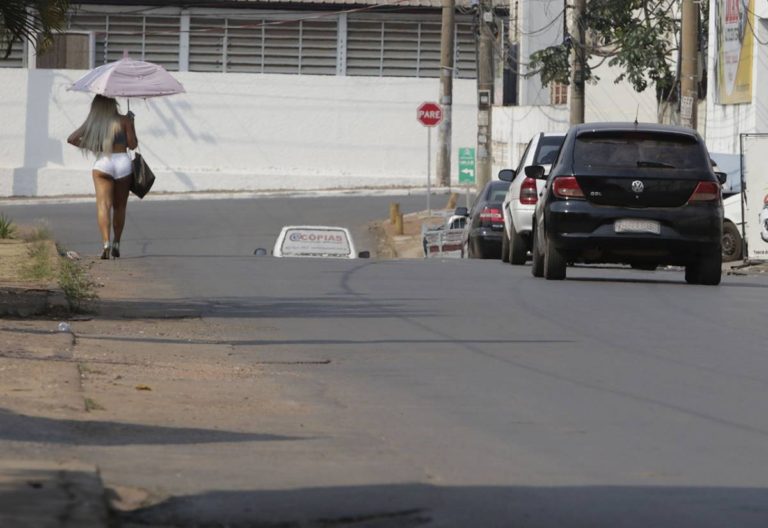 “Zero km” se torna referência como ponto de prostituição no Brasil O Livre “Zero km” se torna referência como ponto de prostituição no Brasil O Livre