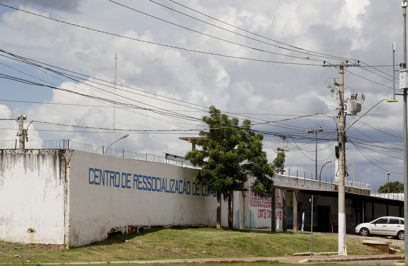 Homem vai a presídio avisar que detento havia acabado de pular o muro