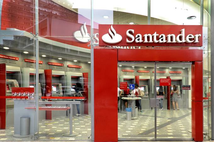 Santander lidera queixas a bancos no trimestre, diz Banco Central