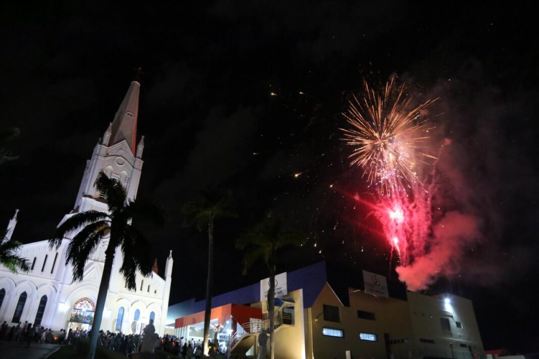 Procissão luminosa de Nossa Senhora Auxiliadora
