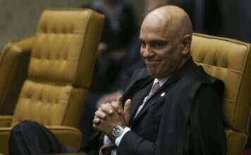 Moraes vota para condenar Bolsonaro e outros sete réus; Corte deve acompanhar relator