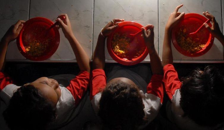 Em Cuiabá, ano letivo já começou, mas merenda não chegou aos alunos