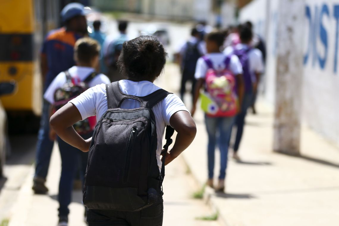 Volta às aulas: em dois meses 0,06% dos alunos e 1% dos professores contraíram covid