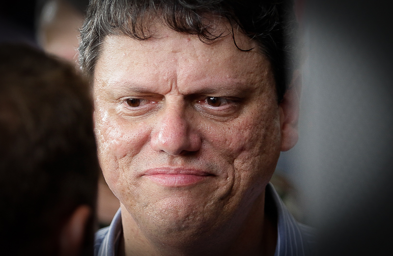 Tarcísio de Freitas é recebido a tiros por criminosos em favela de São Paulo O Livre Tarcísio de Freitas é recebido a tiros por criminosos em favela de São Paulo O Livre