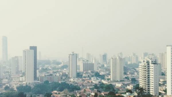 Vídeo| Fumaça invade Cuiabá