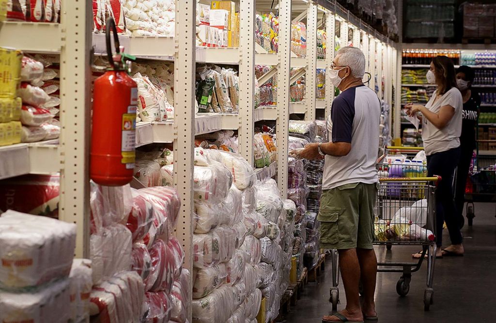 Feijão, batata e tomate mais baratos puxam queda no preço da cesta básica em Cuiabá