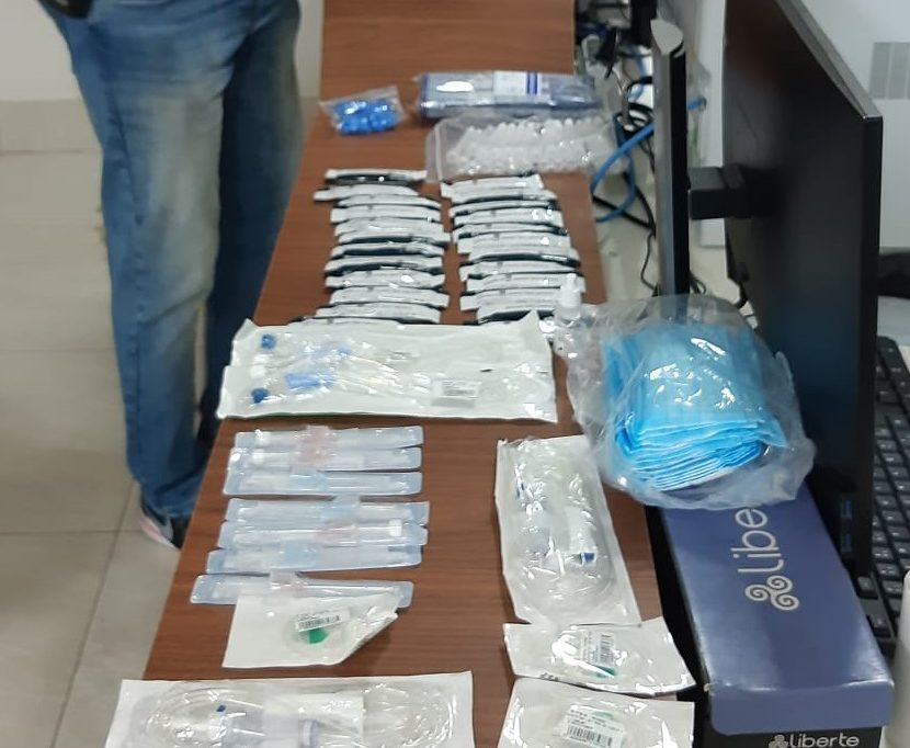 Juiz manda soltar enfermeira que furtou testes de covid da Santa Casa