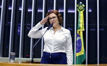 Justiça da Itália autoriza extradição de ex-deputada Carla Zambelli