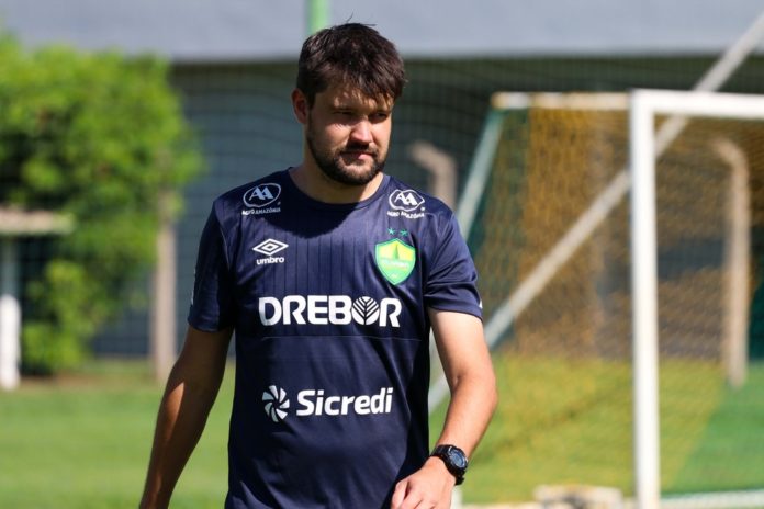 Luiz Fernando Iubel, técnico interino, Cuiabá