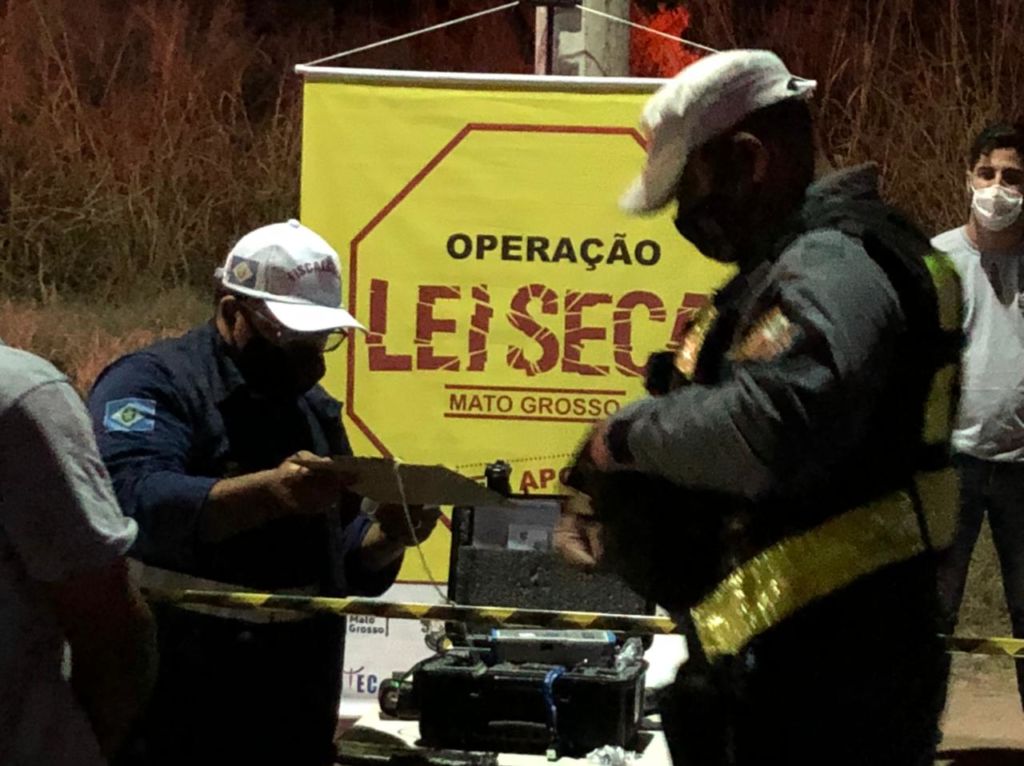 Sete pessoas são presas por embriaguez ao volante em Operação Lei Seca em Cuiabá