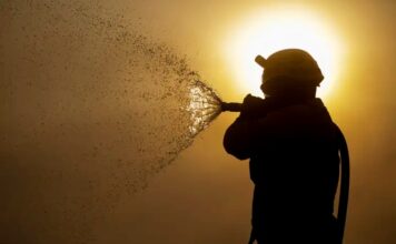 Incêndio atinge casa após idoso atear fogo em colchão em Sinop