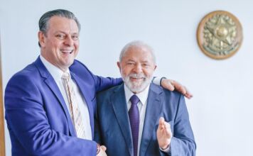 Fávaro volta às pressas ao Senado e ajuda a rejeitar relatório da CPMI do INSS