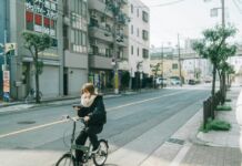 Duas horas por dia, você consegue? Cidade no Japão sugere limite para uso de celular