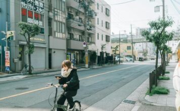 Duas horas por dia, você consegue? Cidade no Japão sugere limite para uso de celular