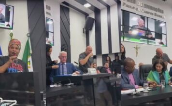 Veja o momento em que Abilio se retira após professora usar “todes” em audiência