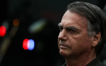 Bolsonaro é levado às pressas para hospital em Brasília