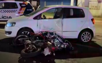 Motociclista morre após carro fazer retorno proibido