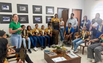 Prefeita de Várzea Grande, Flávia Moretti, recepciona campeões Várzea-grandenses