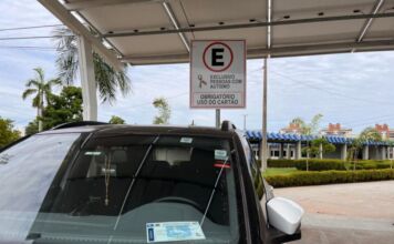 Detran orienta sobre retirada e fixação de selo veicular para autistas