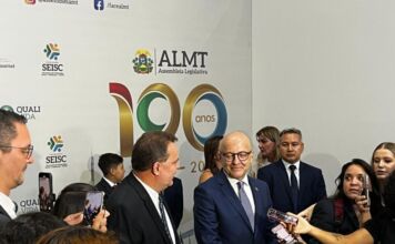 Pivetta assume governo de MT prometendo continuar obras e parcerias